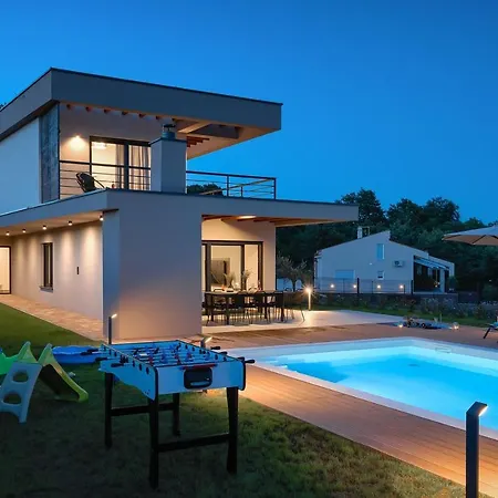 Artsi Villa *