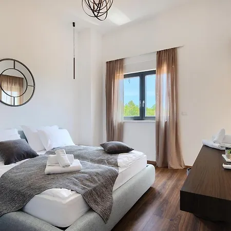 Artsi Villa
