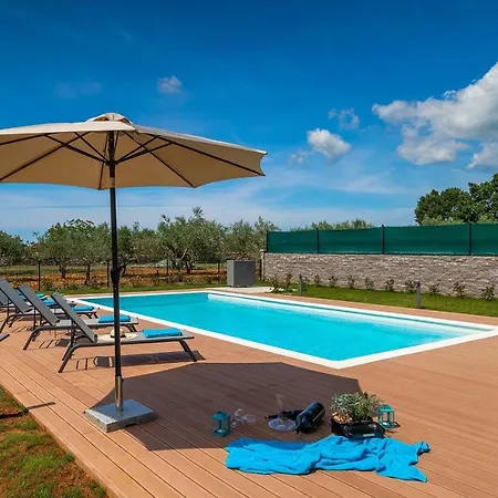 Artsi Villa *
