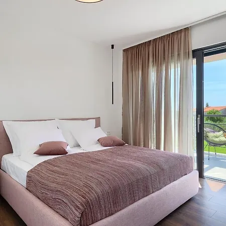 Artsi Villa *