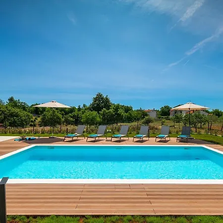 Artsi Villa