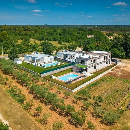 Villa Artsi *